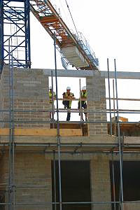 Obreros trabajando en la obra